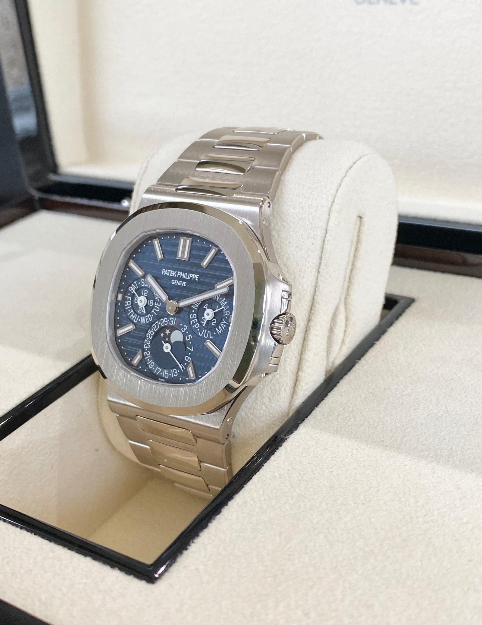 2023 Patek Philippe Nautilus 5740/1G - Image 4