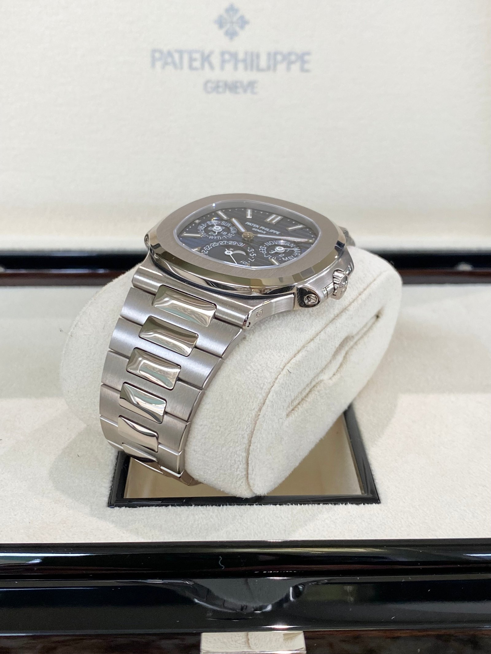 2023 Patek Philippe Nautilus 5740/1G - Image 6
