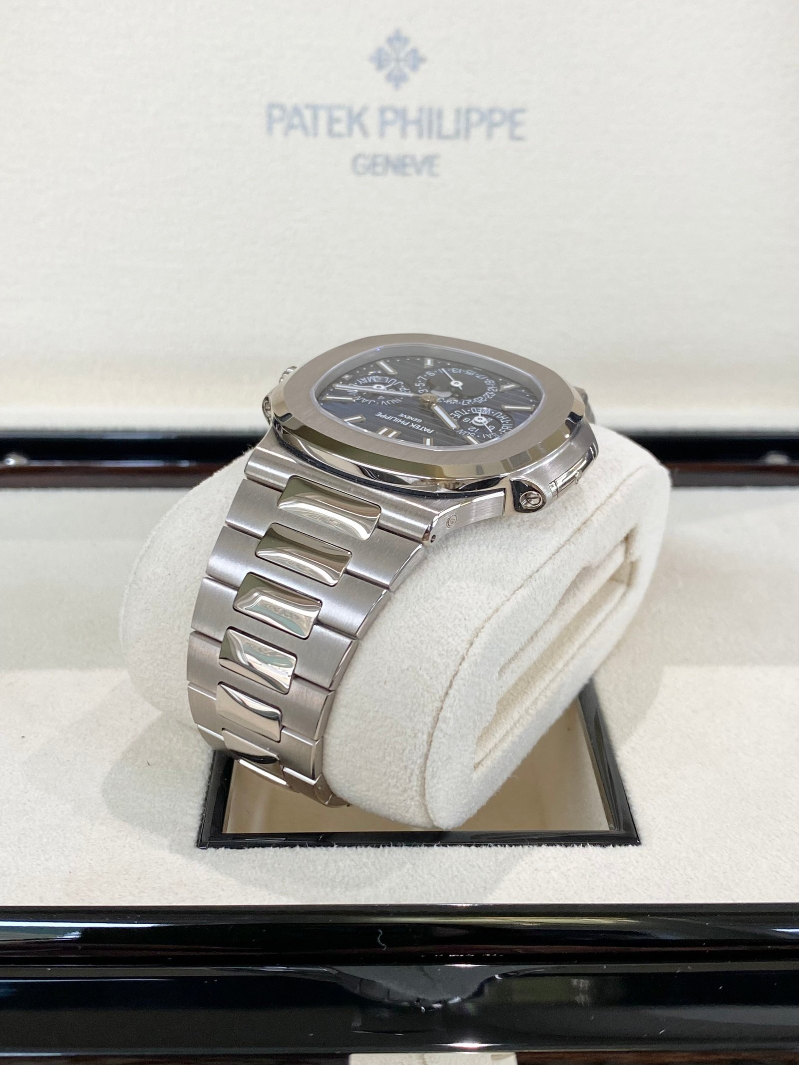 2023 Patek Philippe Nautilus 5740/1G - Image 7