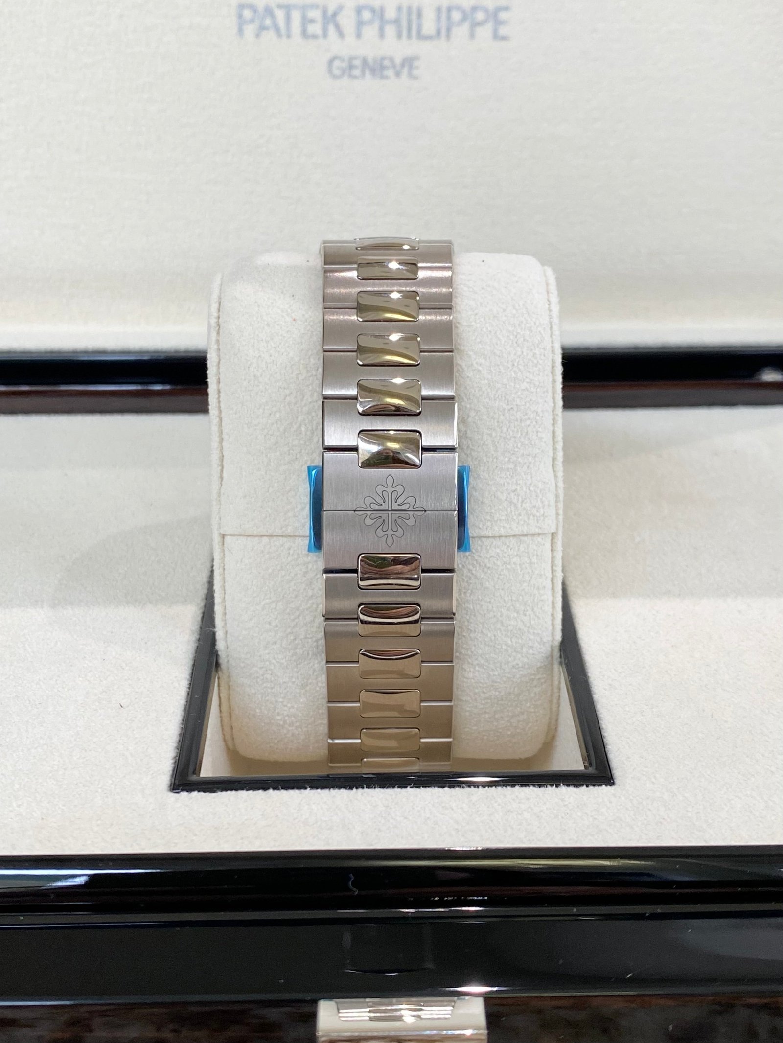 2023 Patek Philippe Nautilus 5740/1G - Image 9