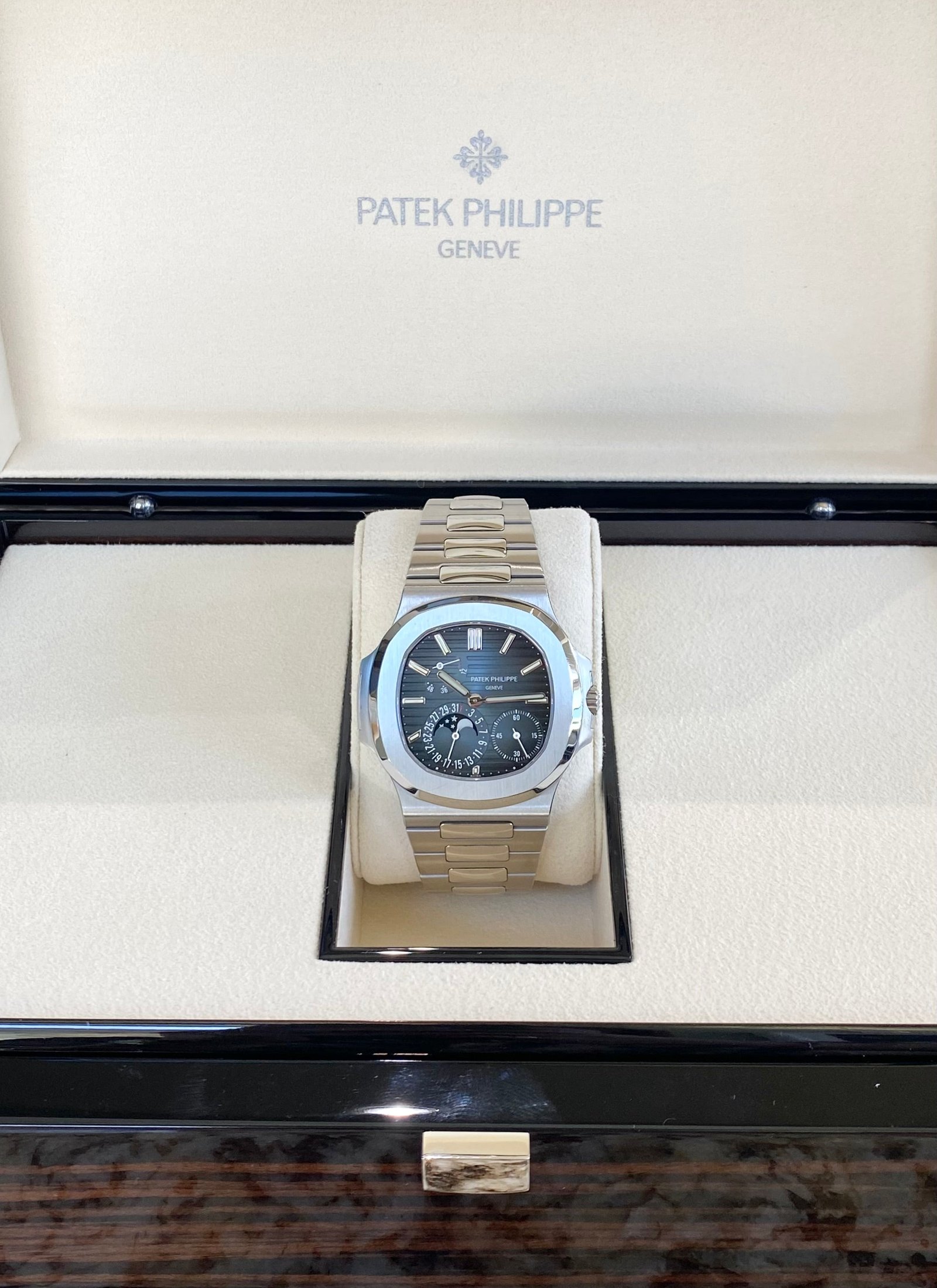 2019 Patek Philippe Nautilus 5712 - Image 2