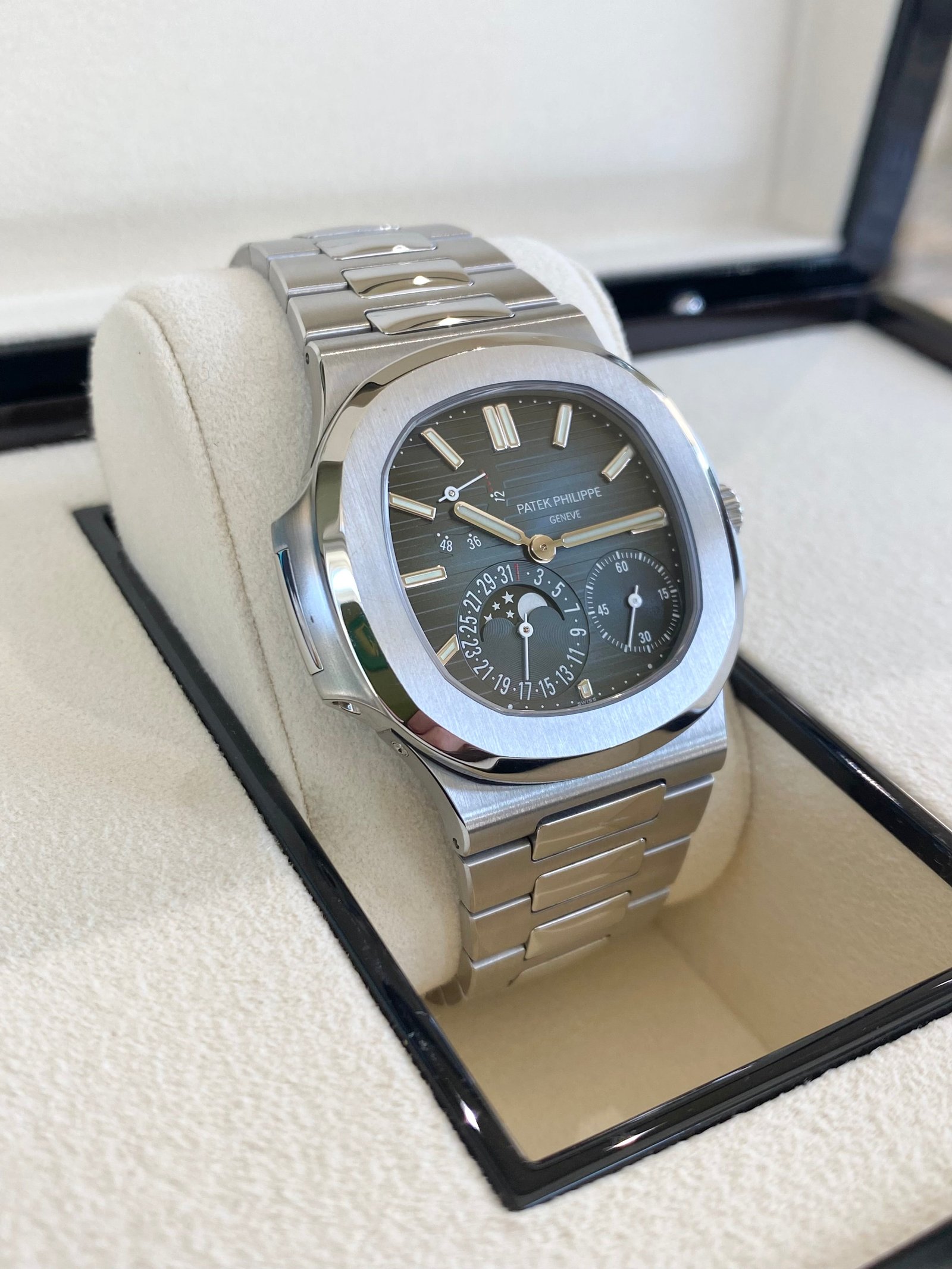 2019 Patek Philippe Nautilus 5712 - Image 3