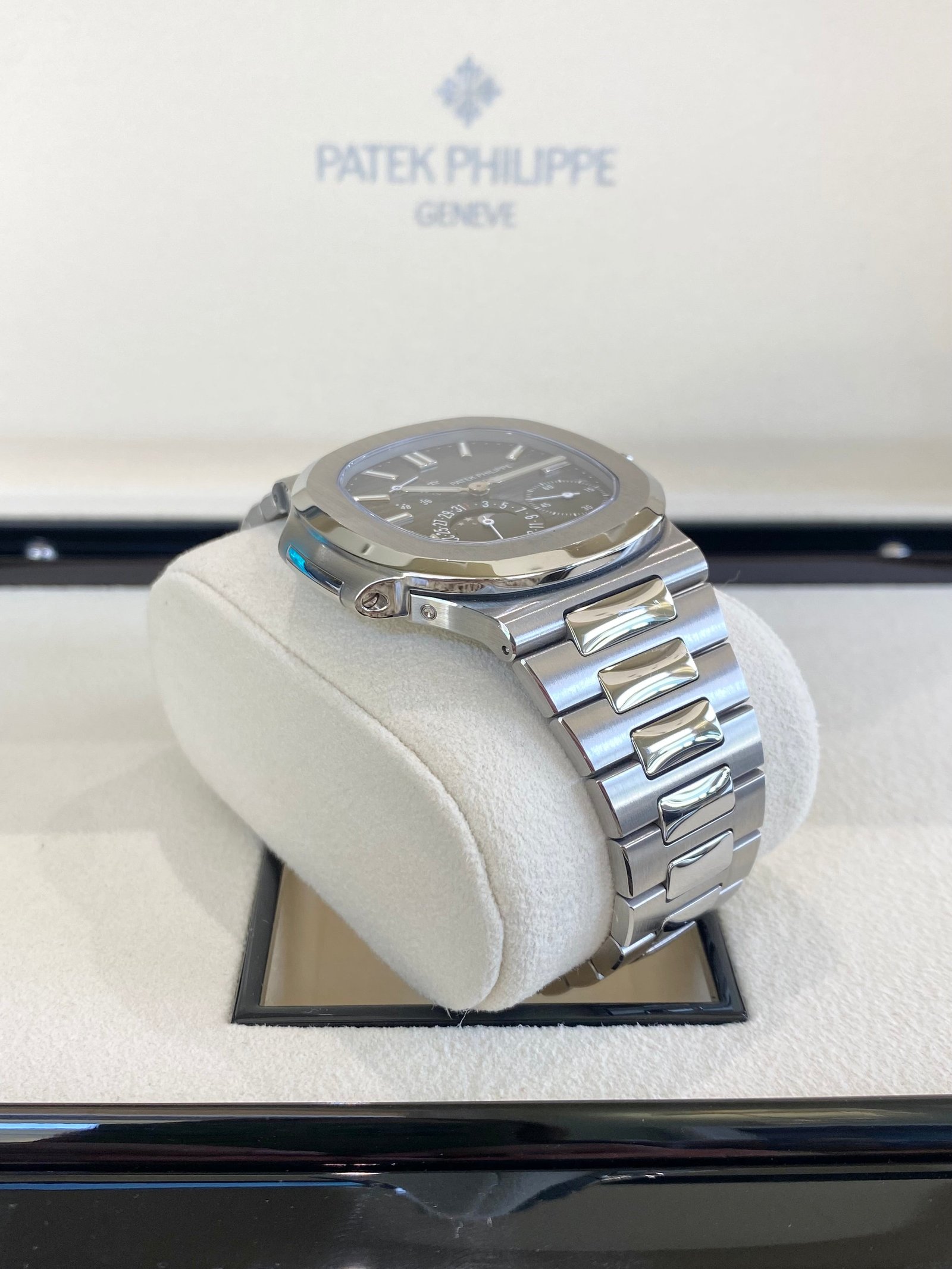 2019 Patek Philippe Nautilus 5712 - Image 5