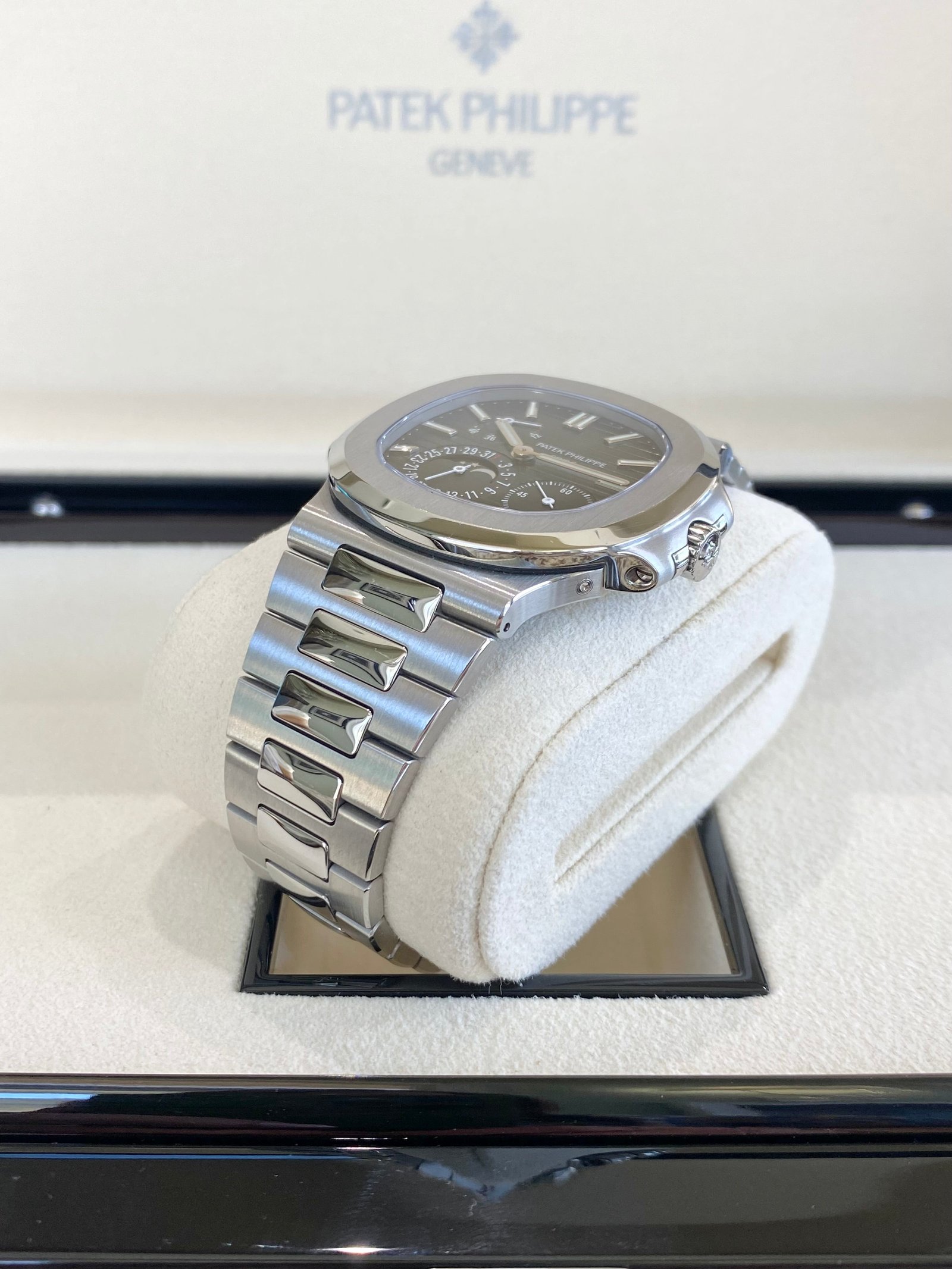 2019 Patek Philippe Nautilus 5712 - Image 6