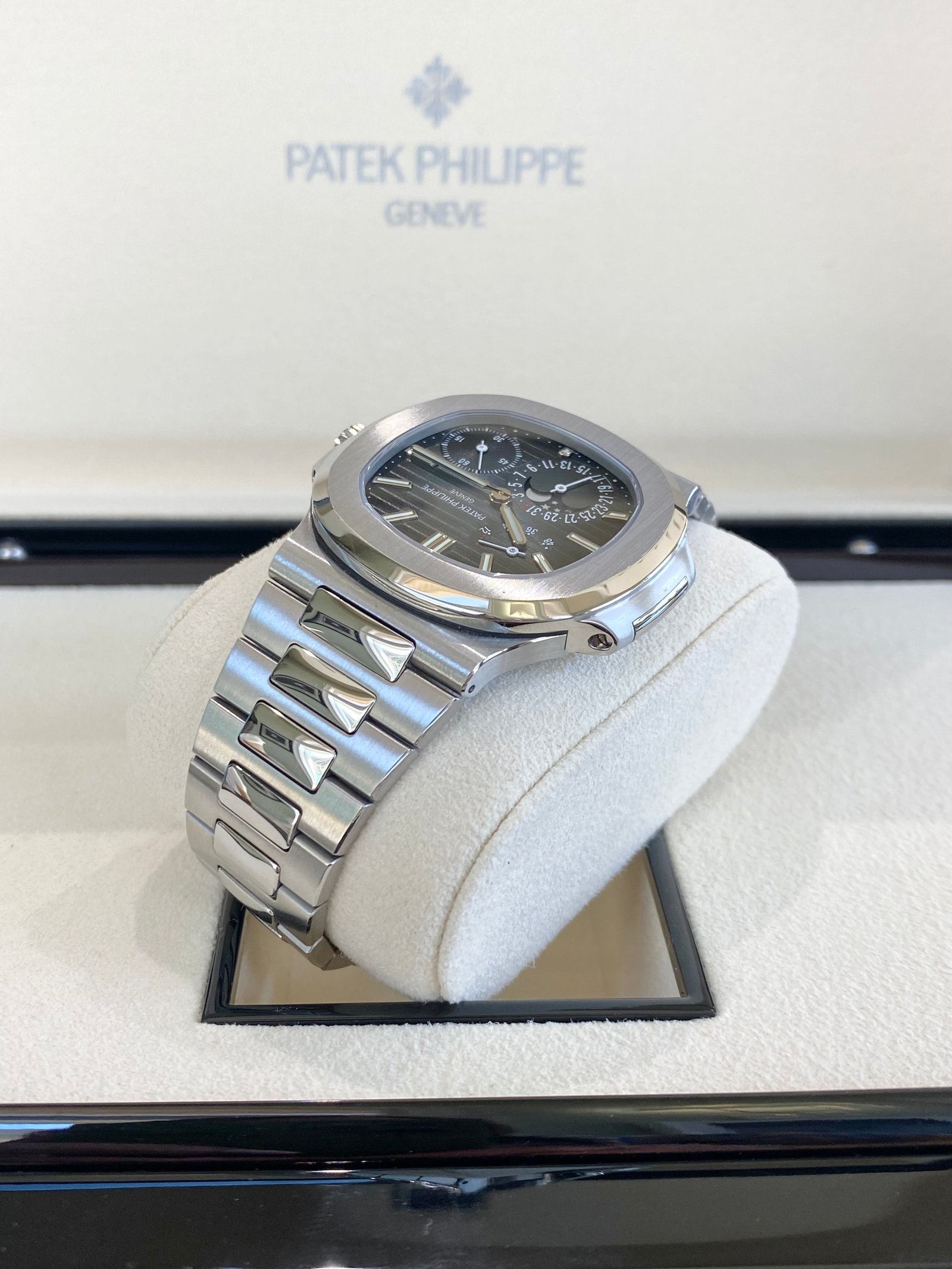 2019 Patek Philippe Nautilus 5712 - Image 7