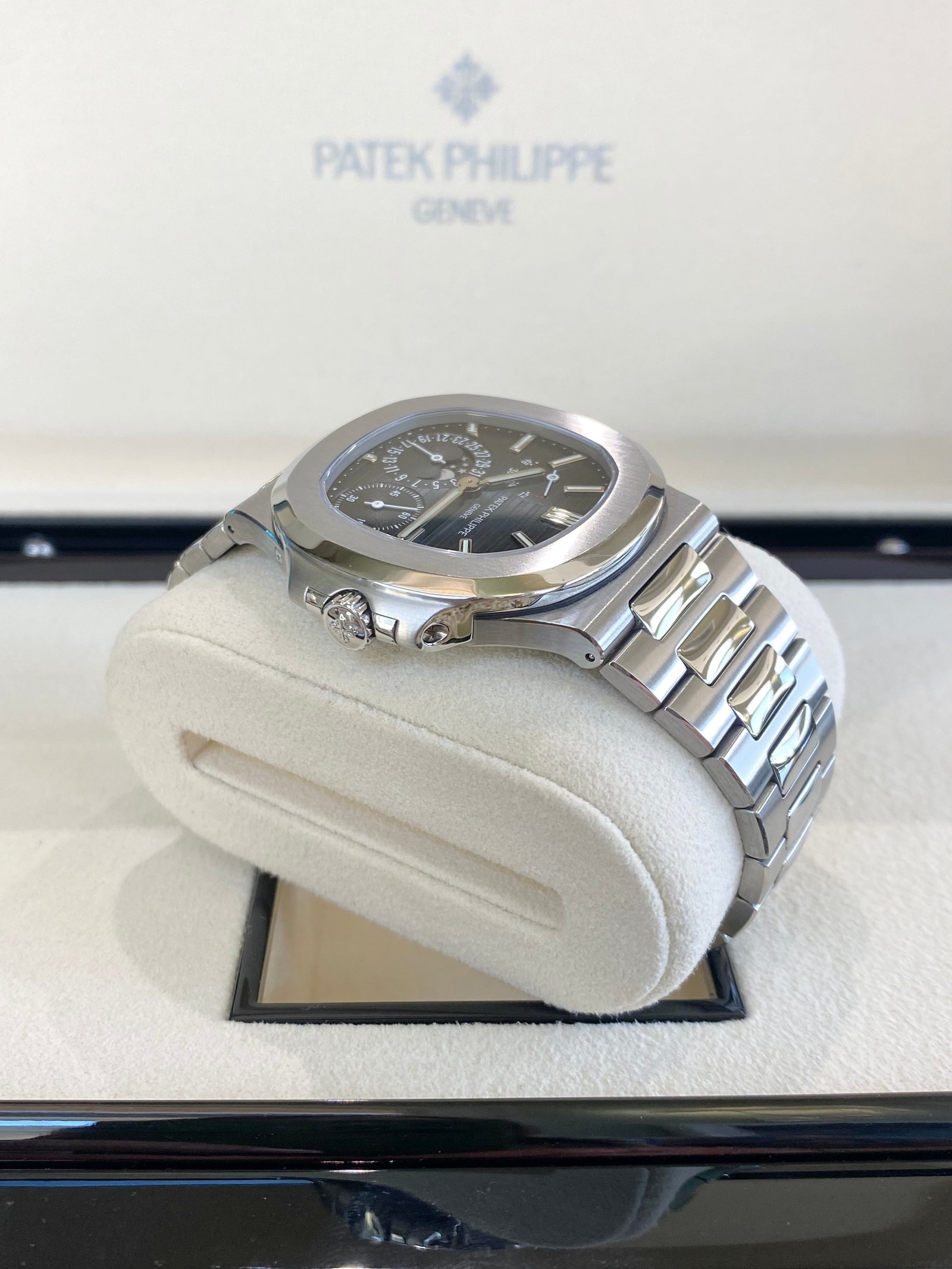 2019 Patek Philippe Nautilus 5712 - Image 8