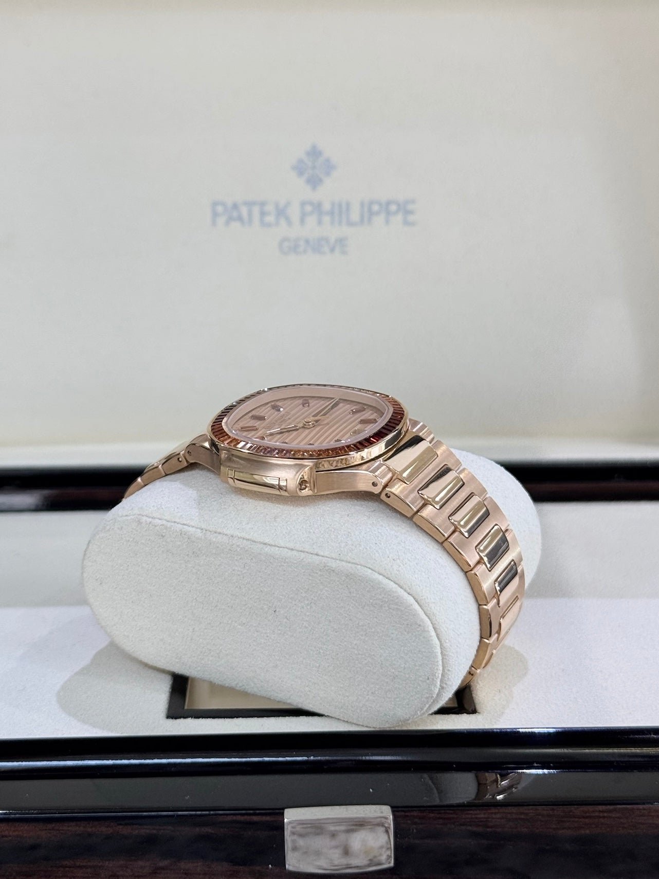 2025 Patek Philippe Nautilus 7118/1300R - Image 8